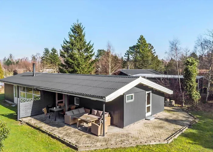 M253-vaeggerlose-snebollevej-5 * Bøtø By